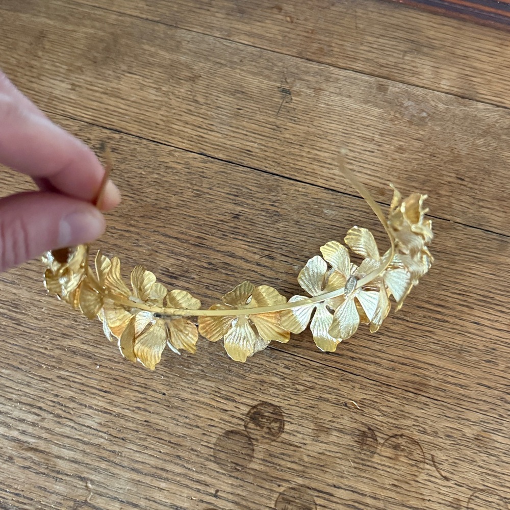 Anthropologie Ti Adoro Bridal Gold Metal Floral Headband - Picture 3 of 6